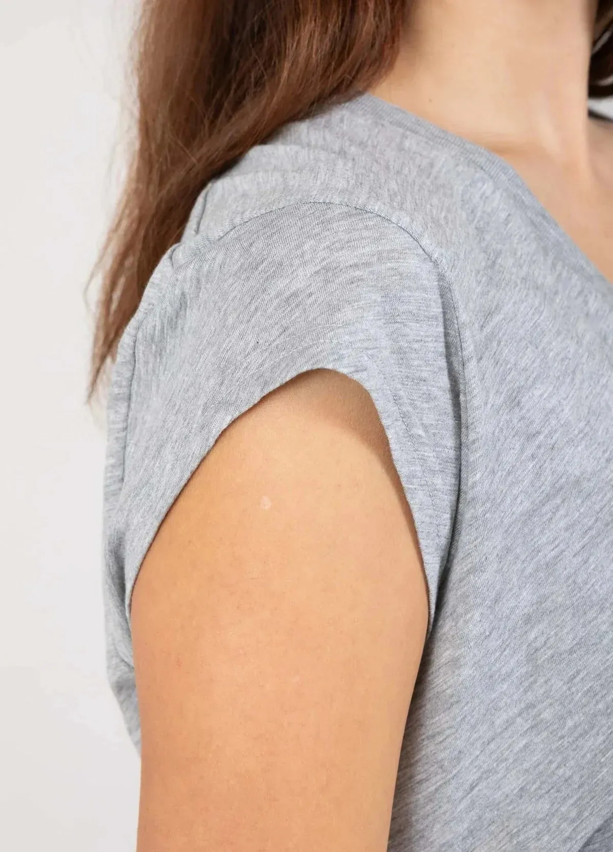 CC Heart Basic V-neck T-shirt in Light Grey - Image 4