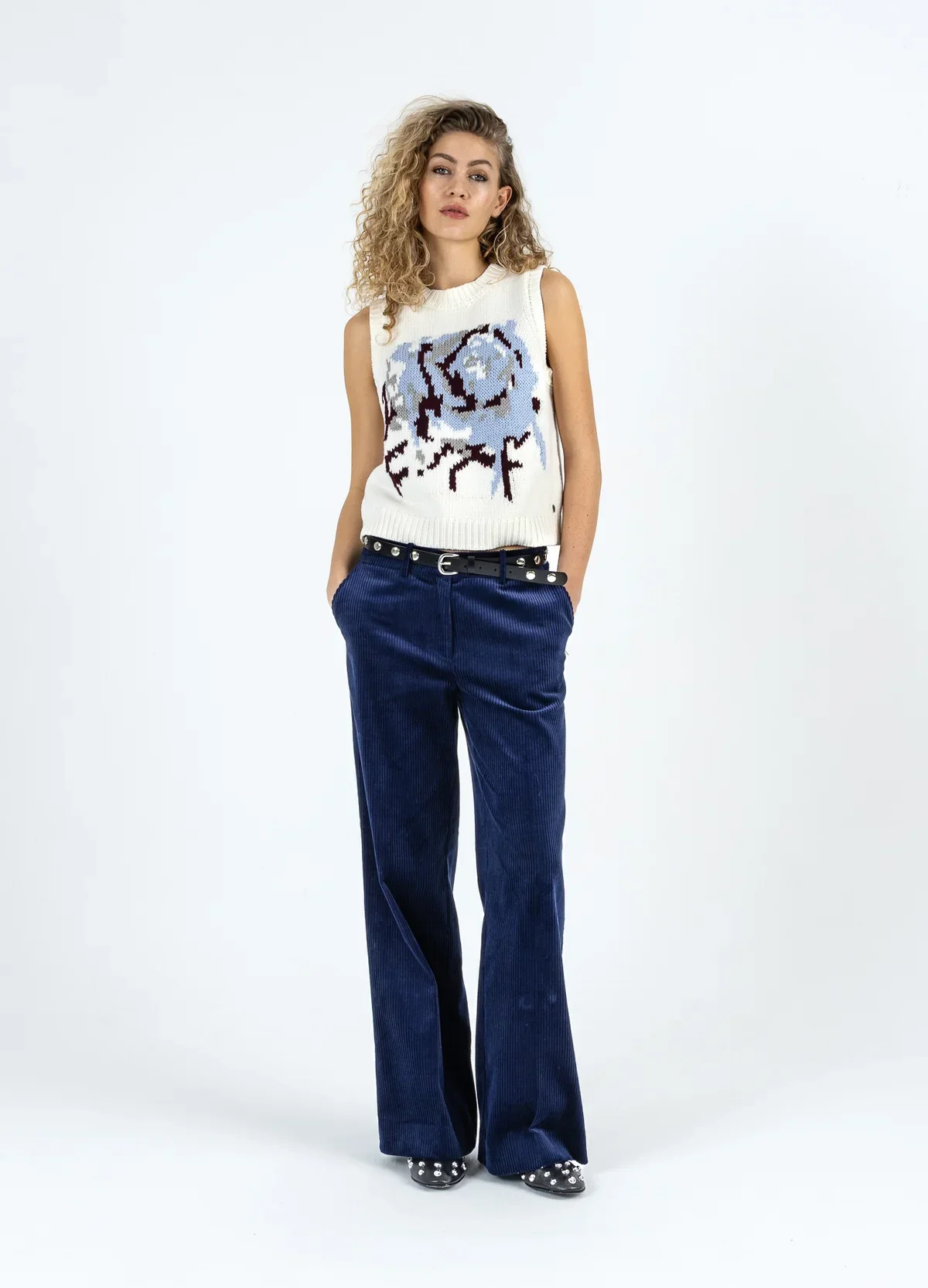 Coster Knit Vest with Rose - Image 4