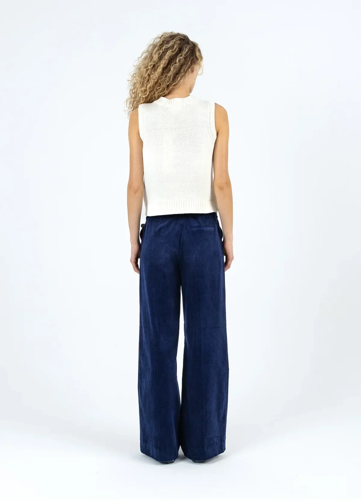 Coster Knit Vest with Rose - Image 5