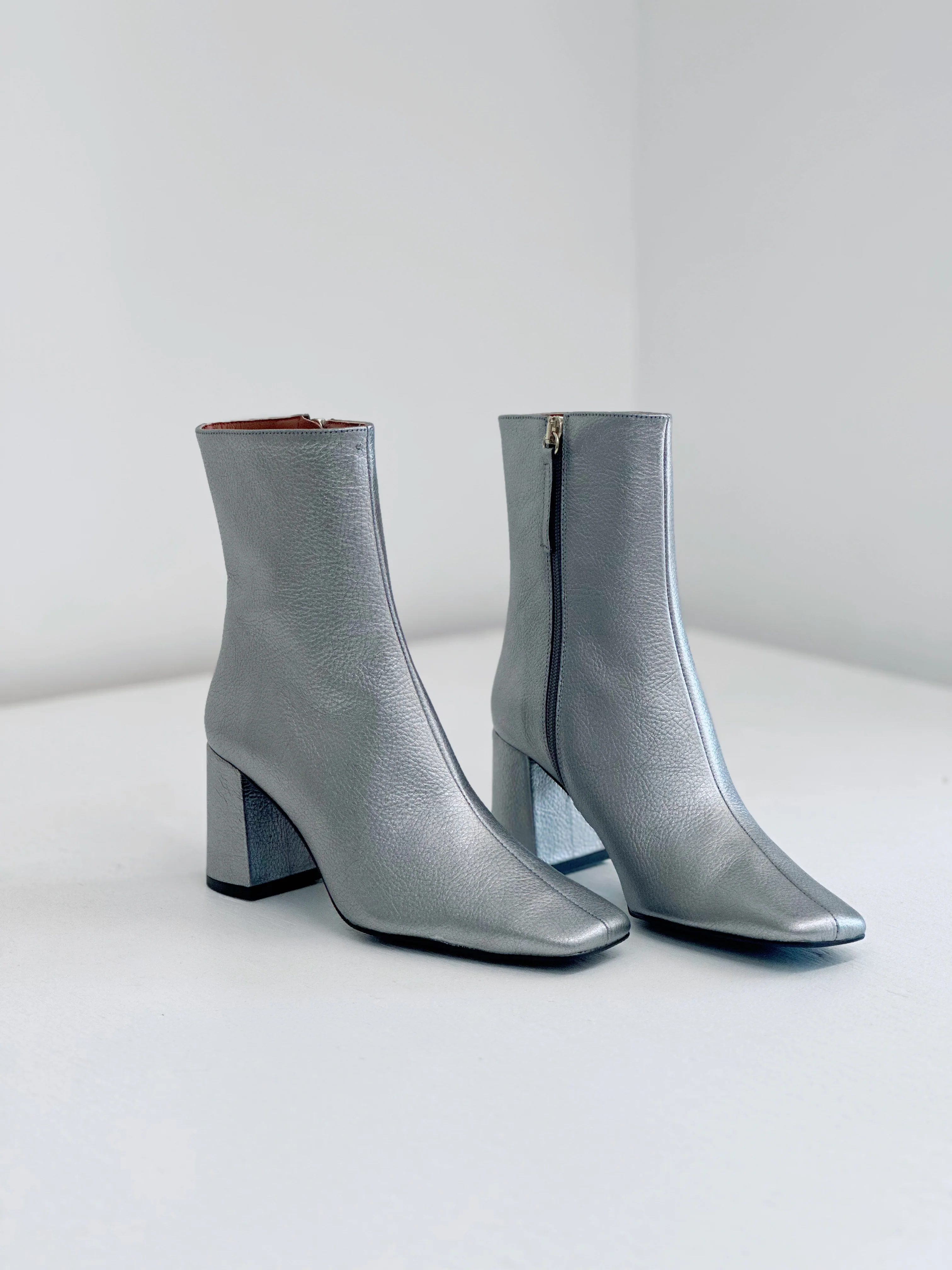 Neo Galaxy Silver Boots - Image 4